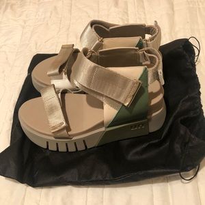 Never Worn Delta Run From UnitedNude Delta Run!